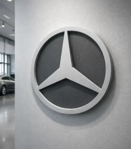 Mercedes marka araçlar için Siyah Zemin üzerine Gri ve Beyaz Detaylı Strafor Logo